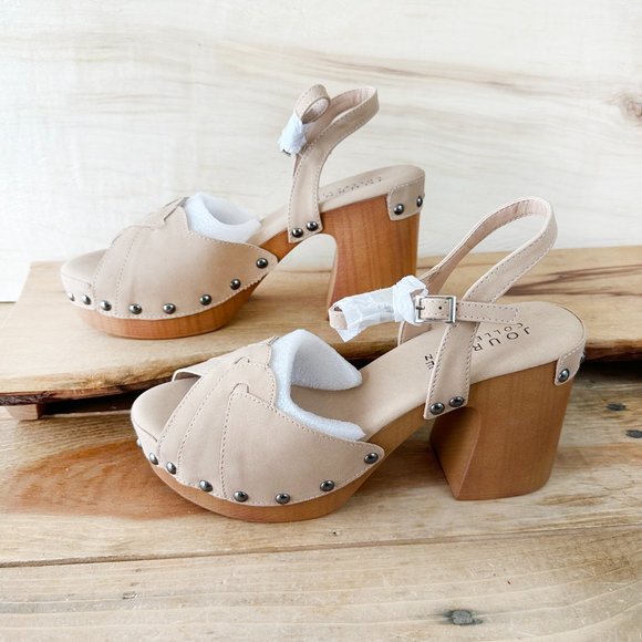 NWOB - Journee Collection‎ Tan Sandals Studs Platform 8.5 - Picture 2 of 10